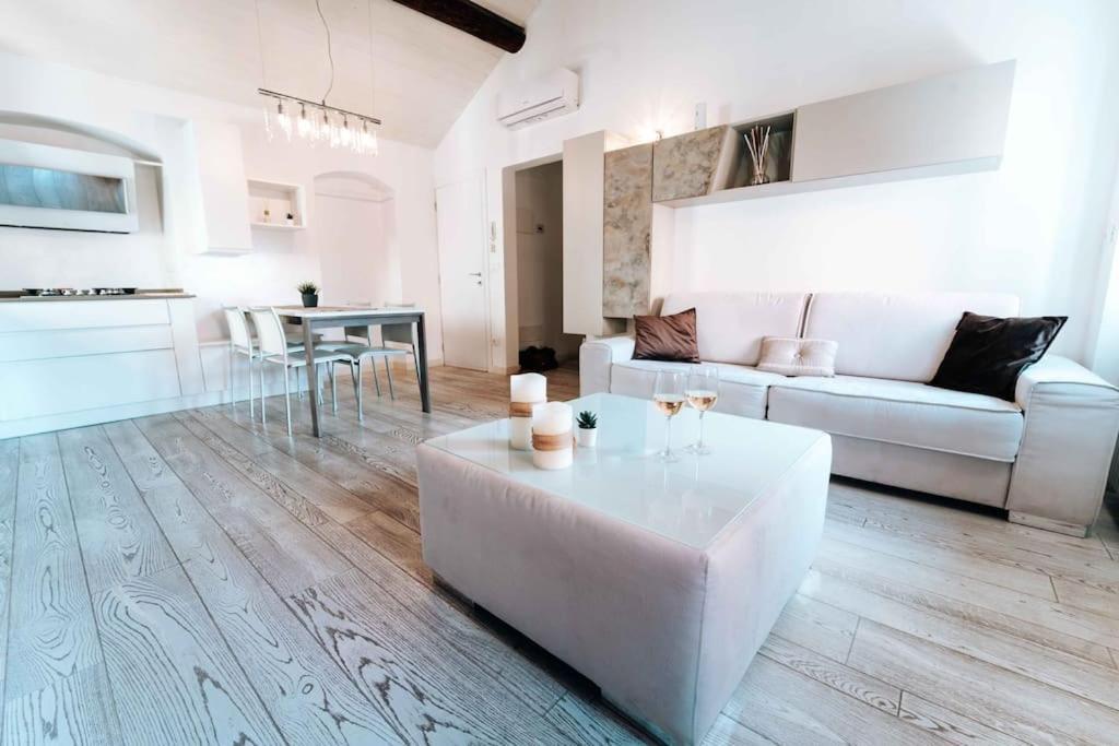 Loft Cavour - Teatro Ariston Appartement